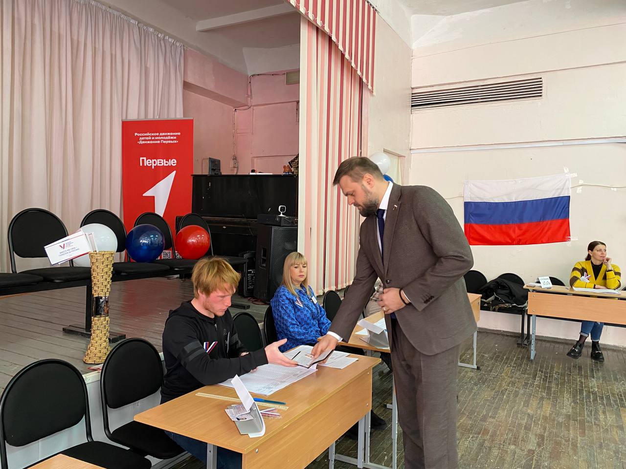 Артём Туров проголосовал в Смоленске